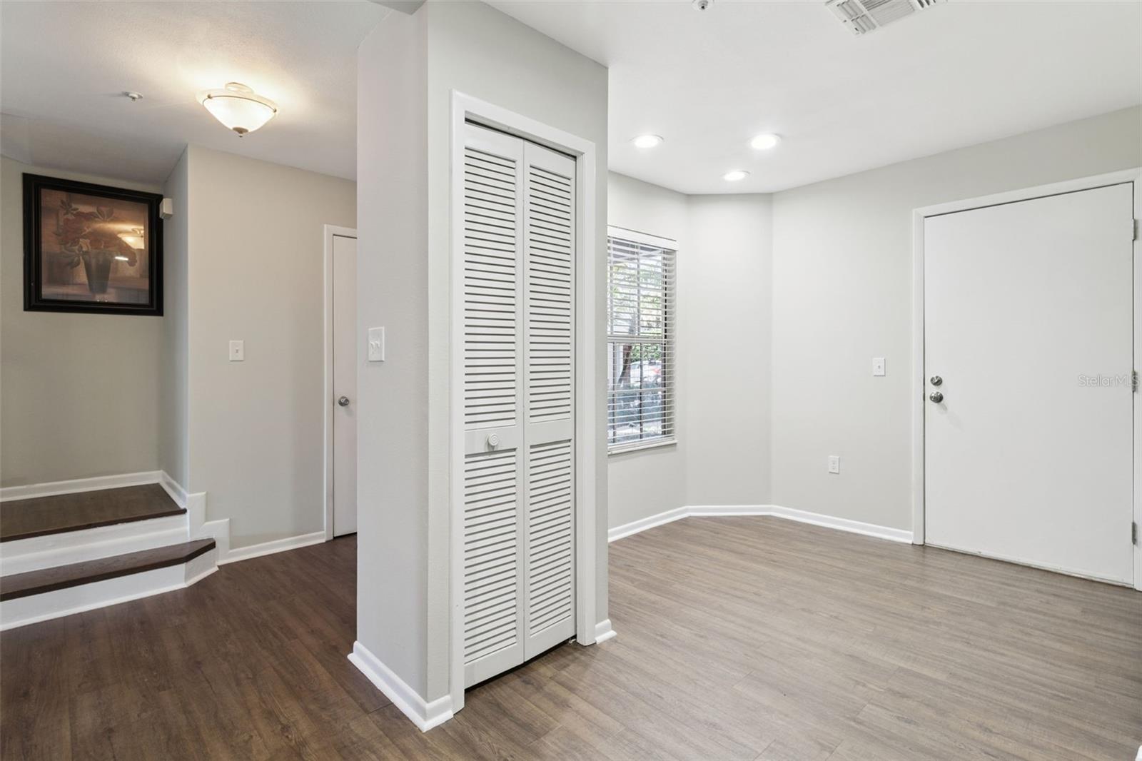 Image 6 of 51 For 683 Post Oak Circle 117