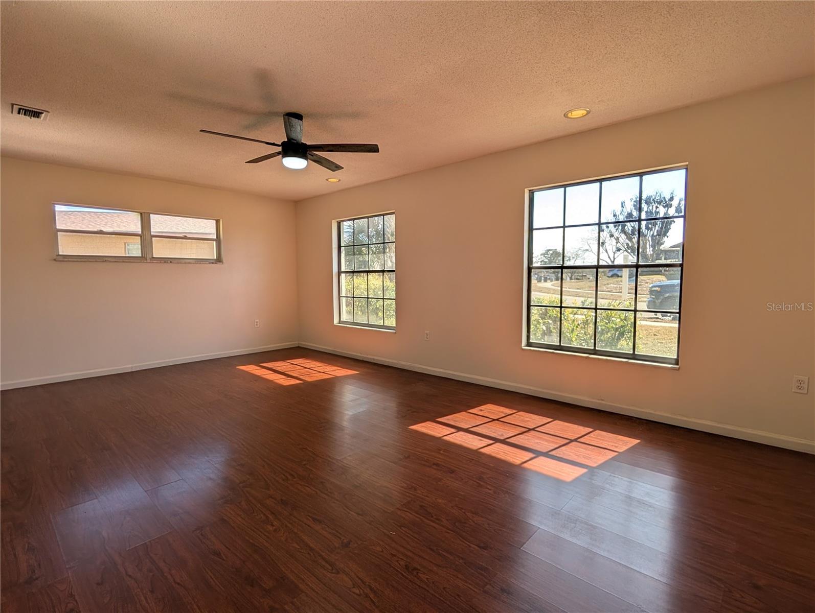 Image 4 of 32 For 627 Prairie Lane