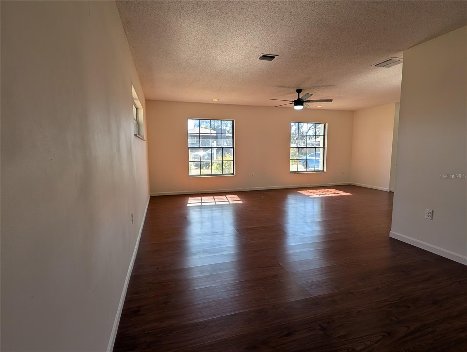 Image 6 of 32 For 627 Prairie Lane