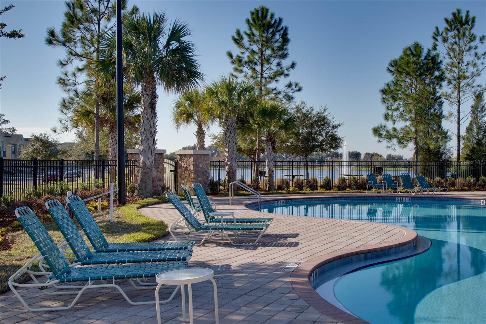 Image 18 of 37 For 1646 Scarlet Oak Loop 58c