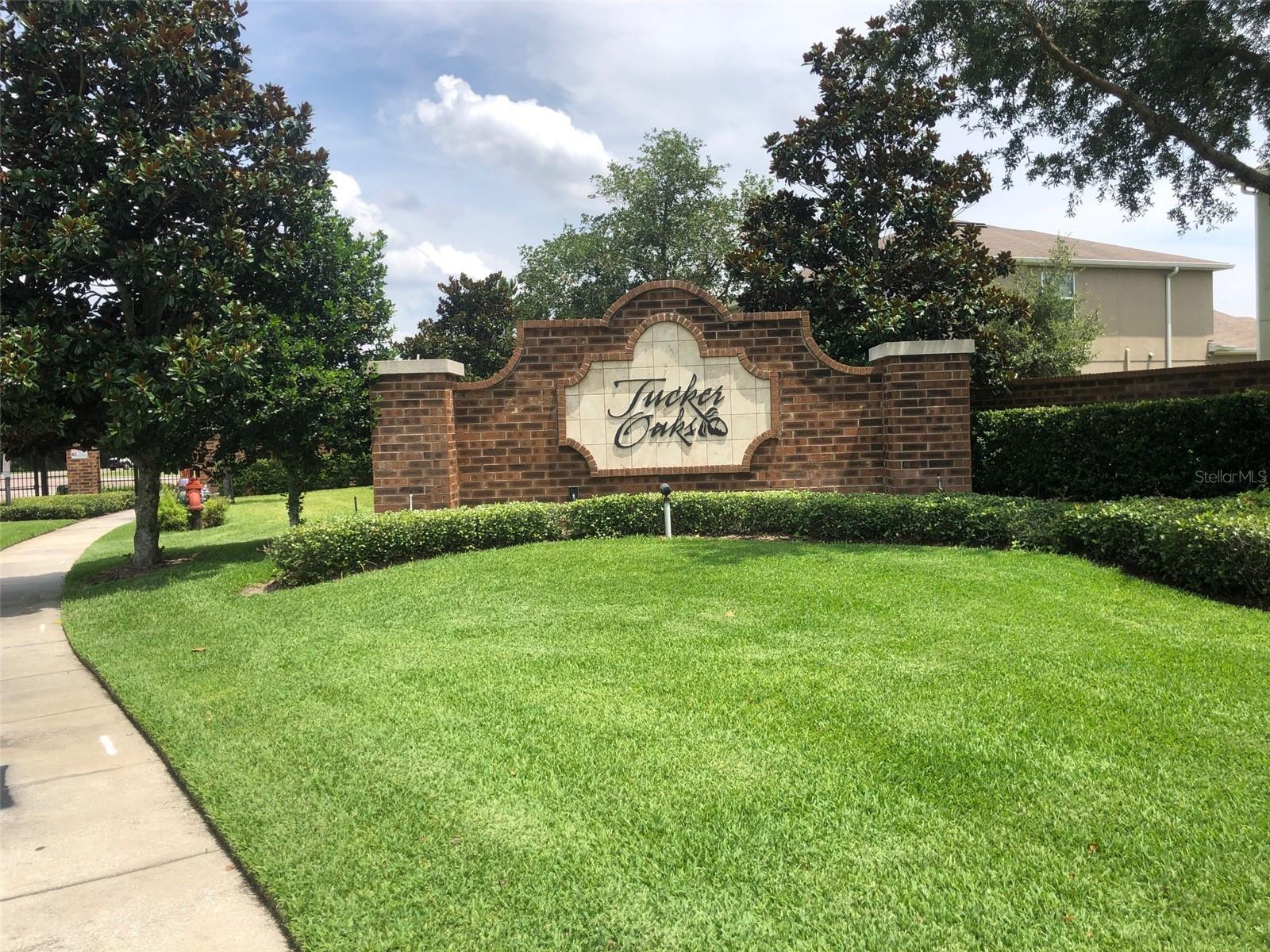 Image 2 of 37 For 1646 Scarlet Oak Loop 58c