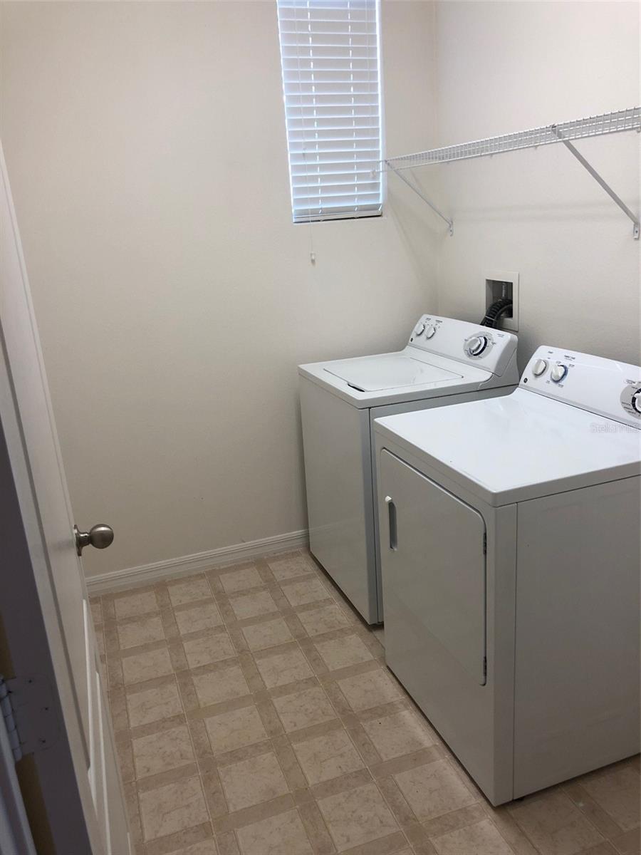 Image 24 of 37 For 1646 Scarlet Oak Loop 58c