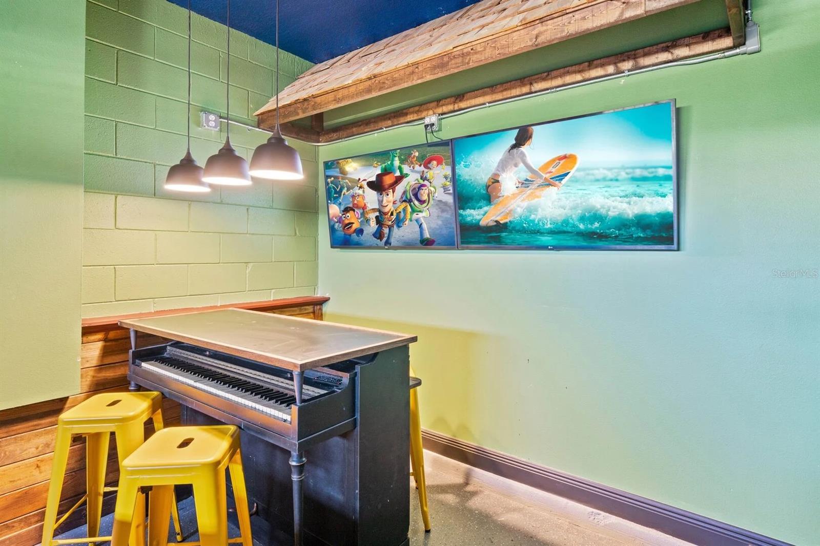 Image 21 of 56 For 308 Southfield Street