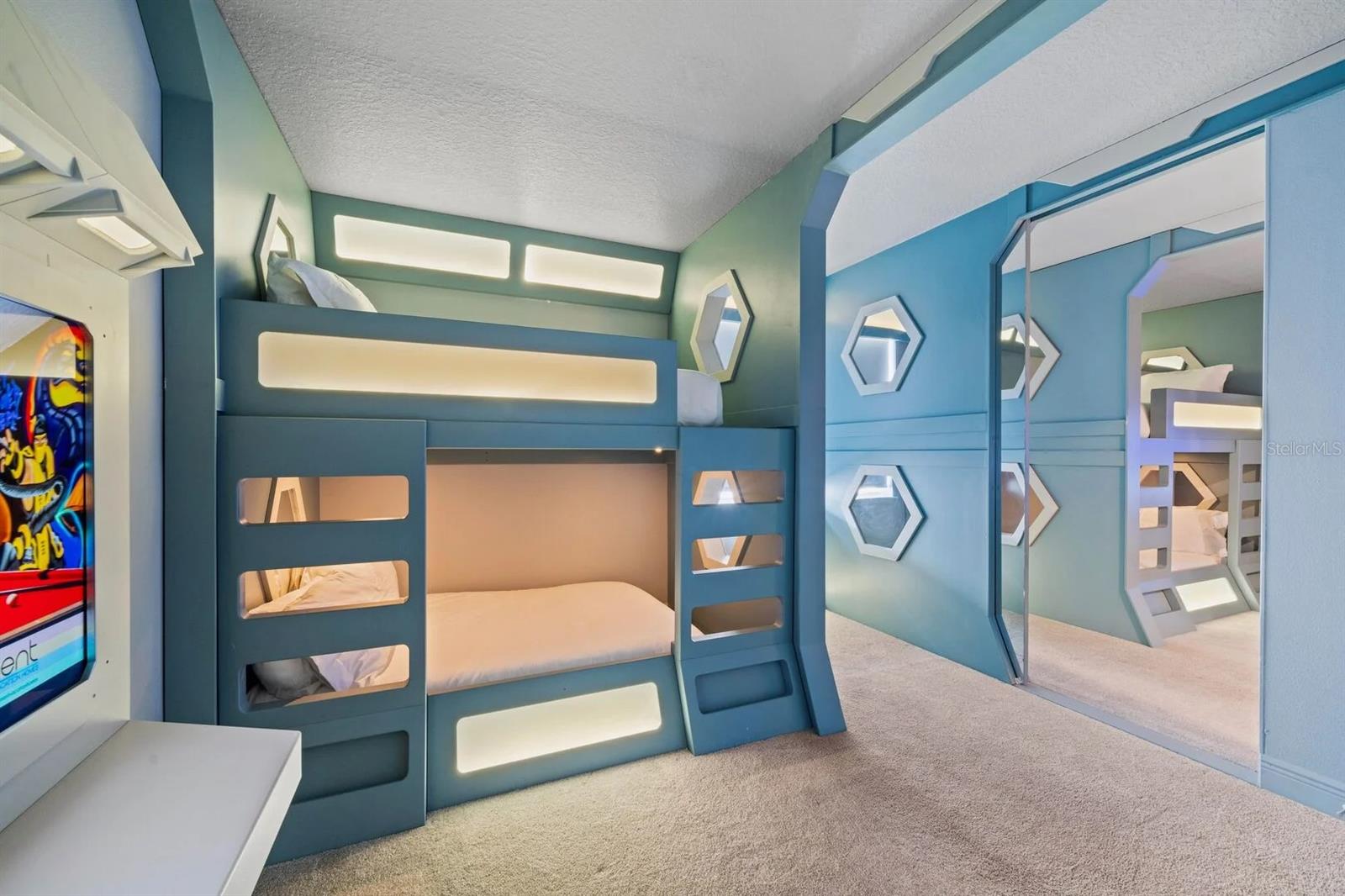 Image 31 of 56 For 308 Southfield Street