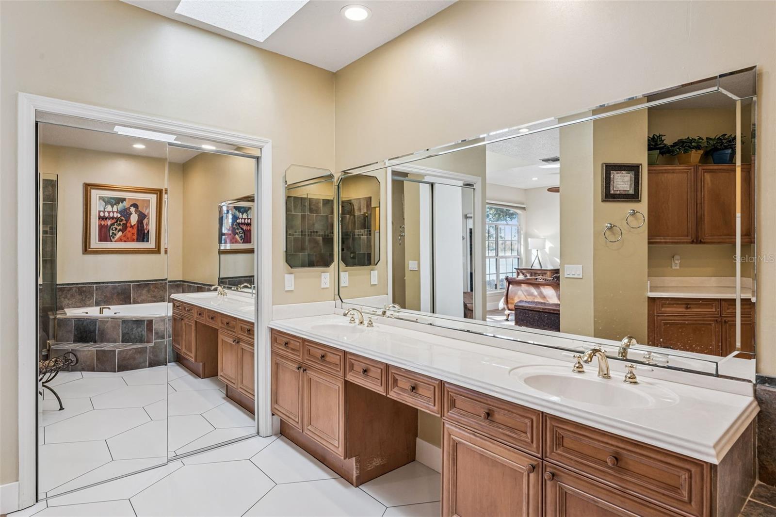 Image 20 of 48 For 7433 Somerset Shores Court