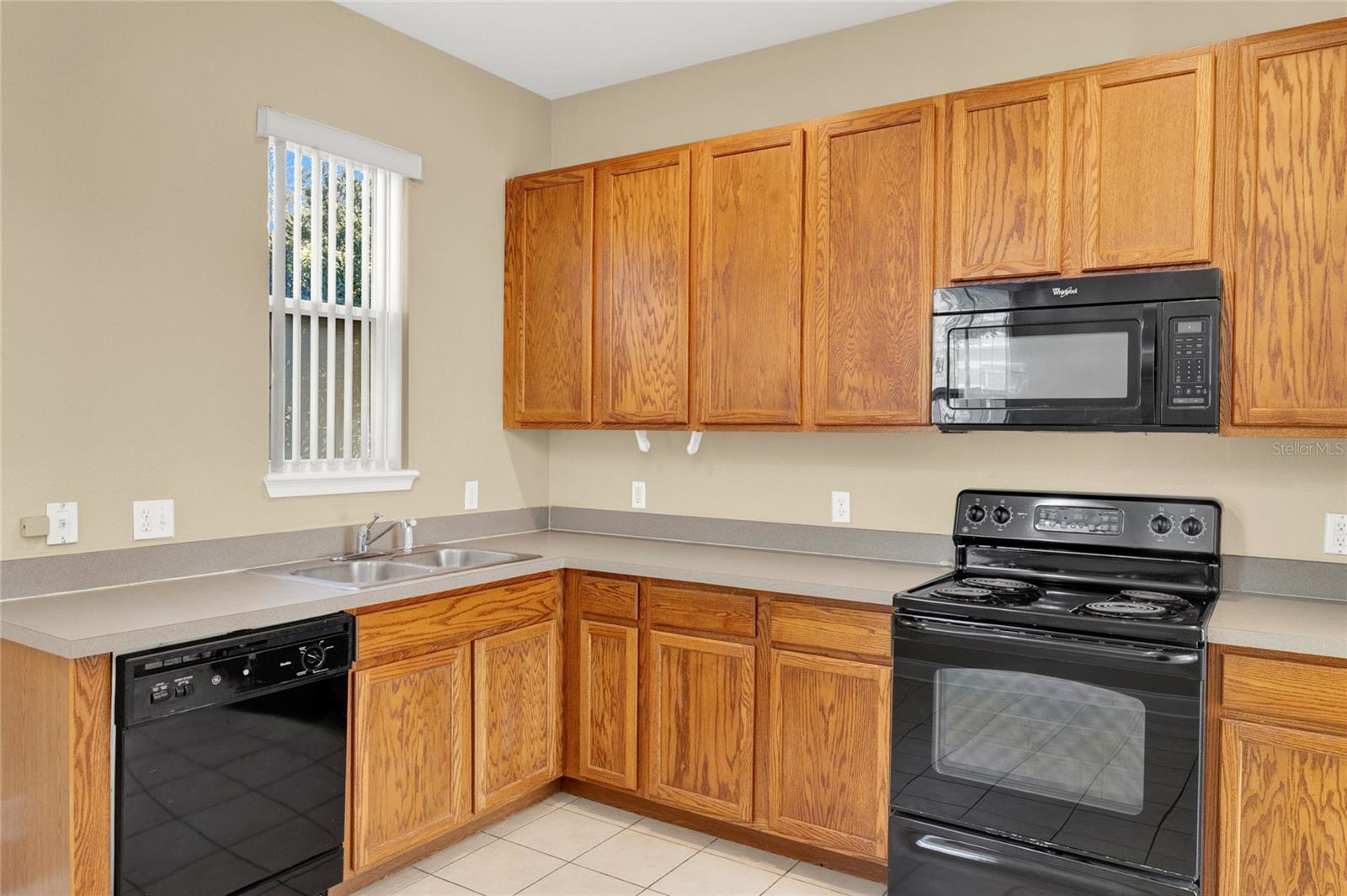 Image 10 of 39 For 12944 Garridan Avenue