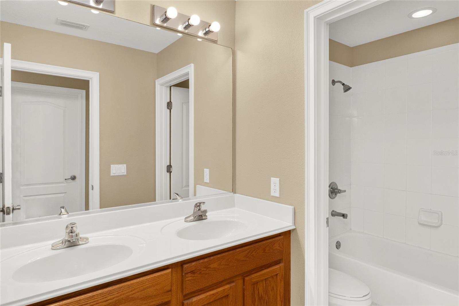 Image 27 of 39 For 12944 Garridan Avenue