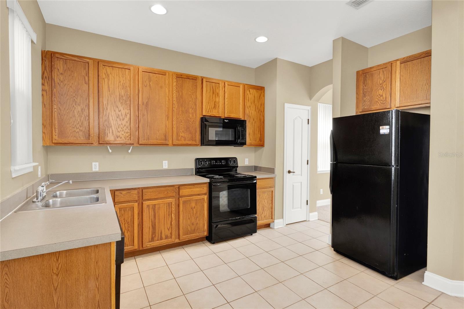 Image 8 of 39 For 12944 Garridan Avenue