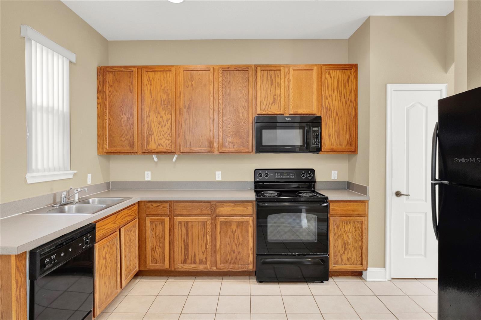 Image 9 of 39 For 12944 Garridan Avenue