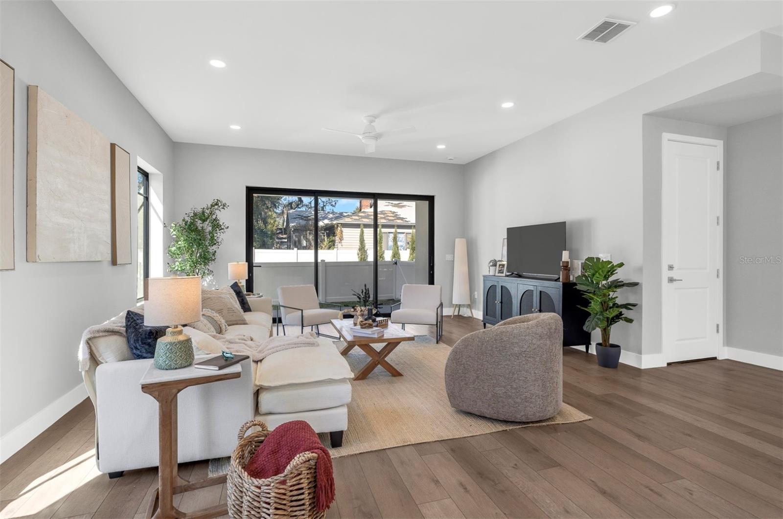 Image 21 of 50 For 529 Princeton Street