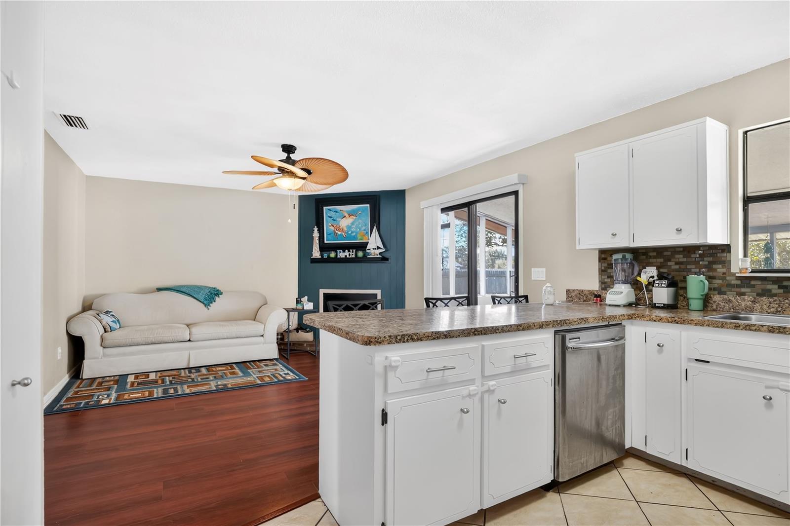 Image 9 of 32 For 1428 Victory Palm Drive