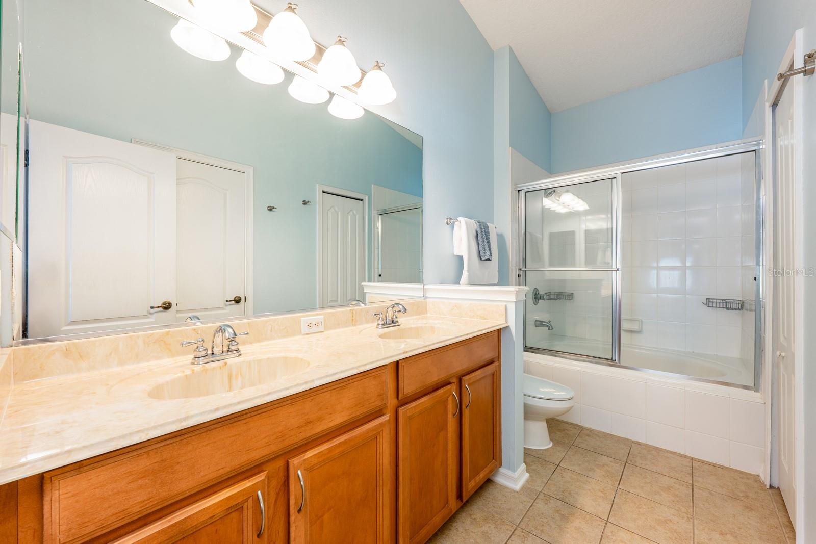 Image 13 of 28 For 7422 Bentonshire Avenue