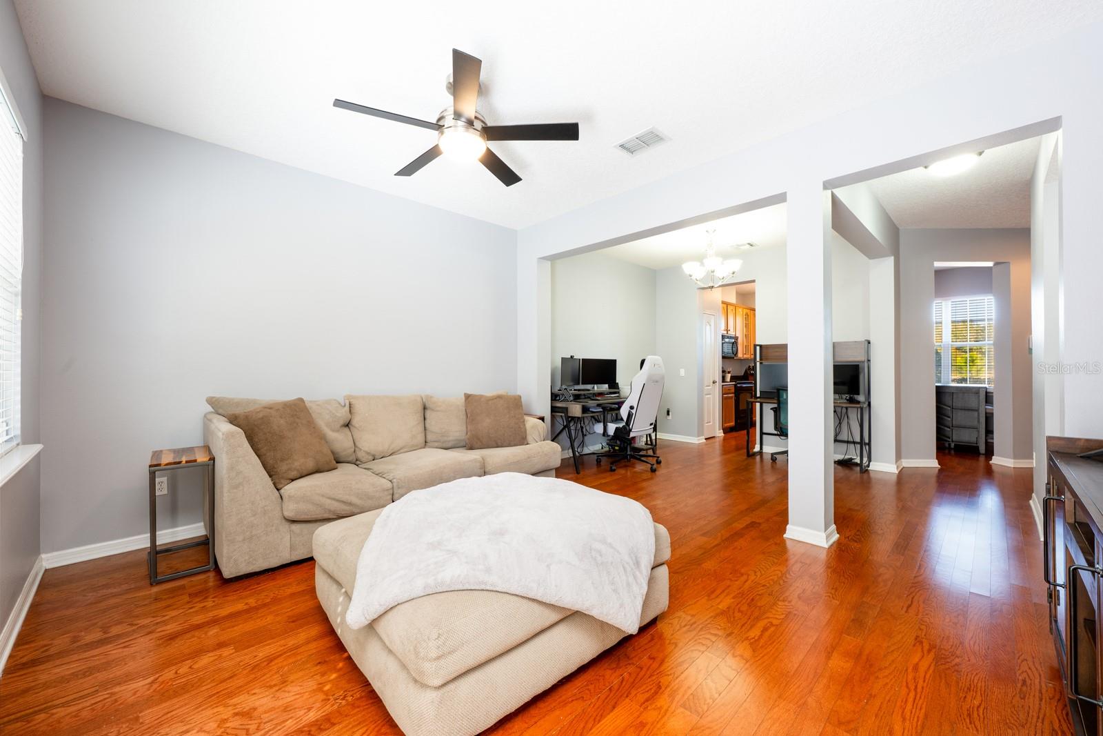 Image 4 of 28 For 7422 Bentonshire Avenue