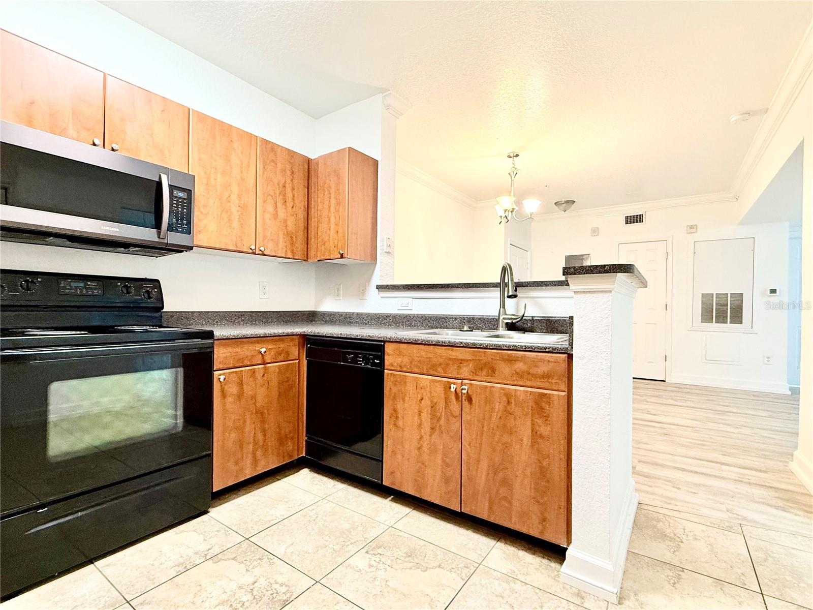 Image 10 of 31 For 202 South Street 1037