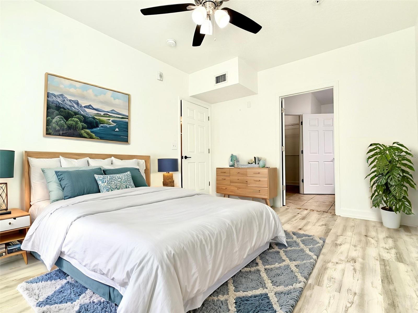 Image 11 of 31 For 202 South Street 1037