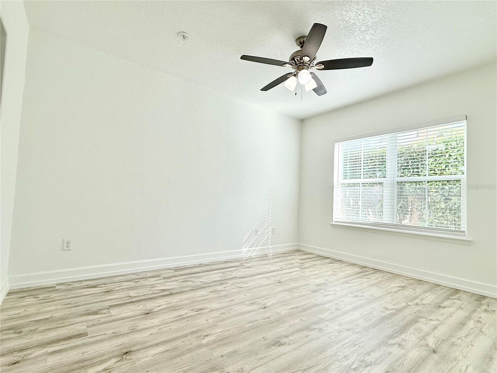 Image 13 of 31 For 202 South Street 1037