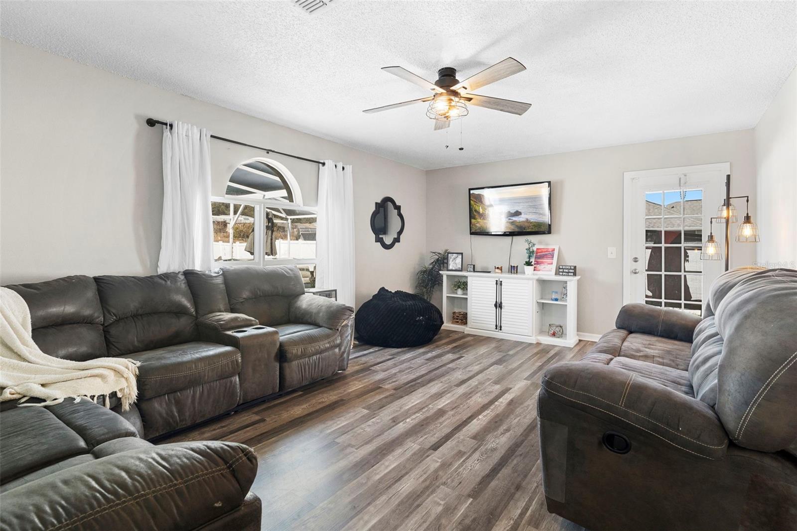 Image 15 of 43 For 1643 Ridgemoor Drive