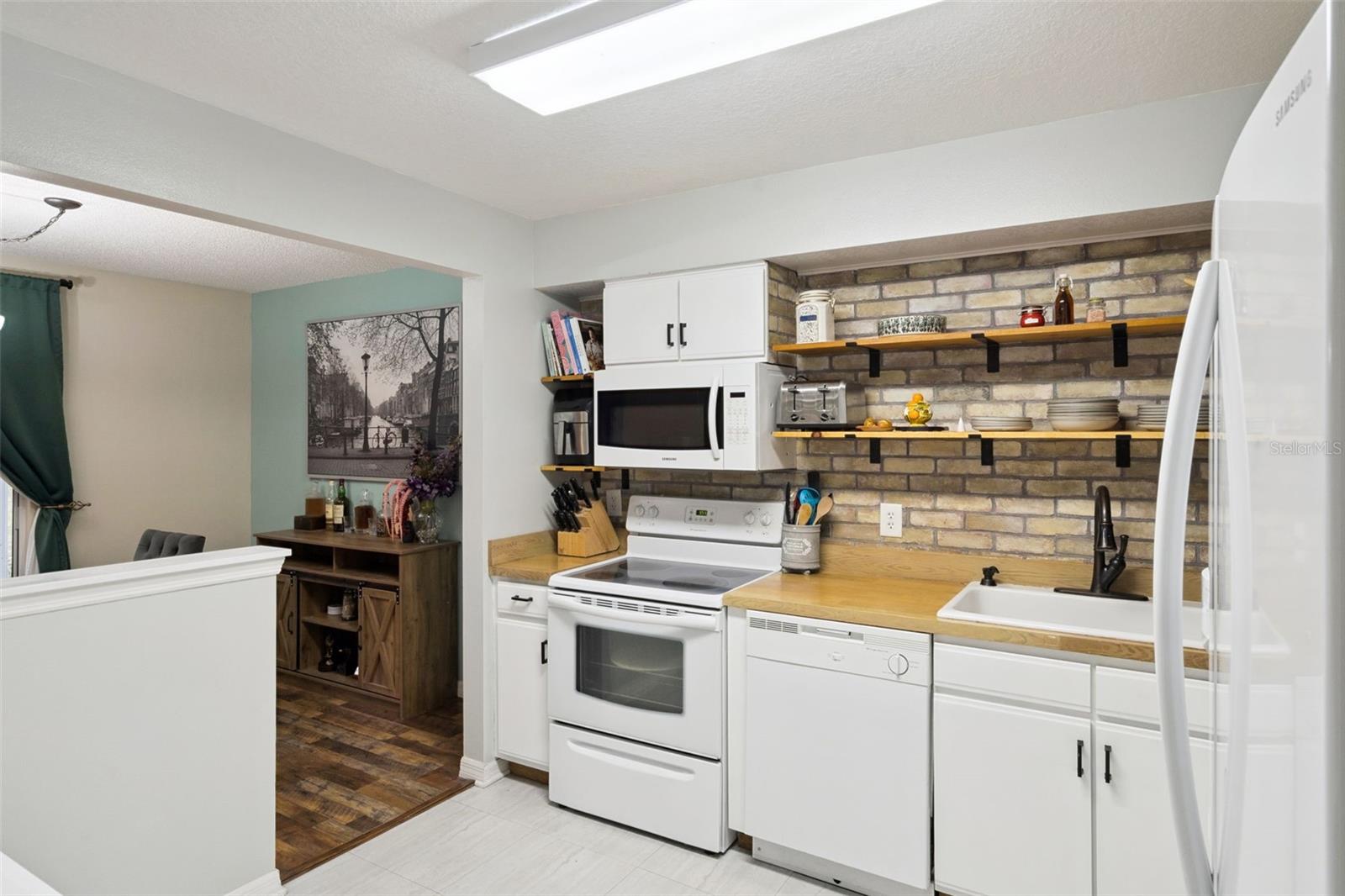 Image 11 of 25 For 5271 Whitstable Way 2504