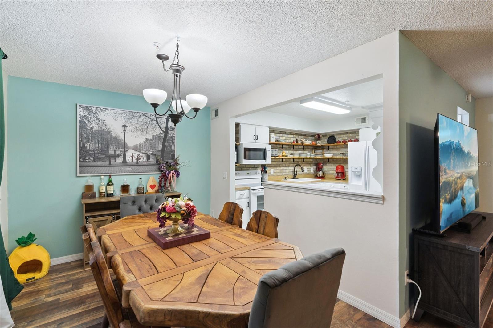 Image 9 of 25 For 5271 Whitstable Way 2504