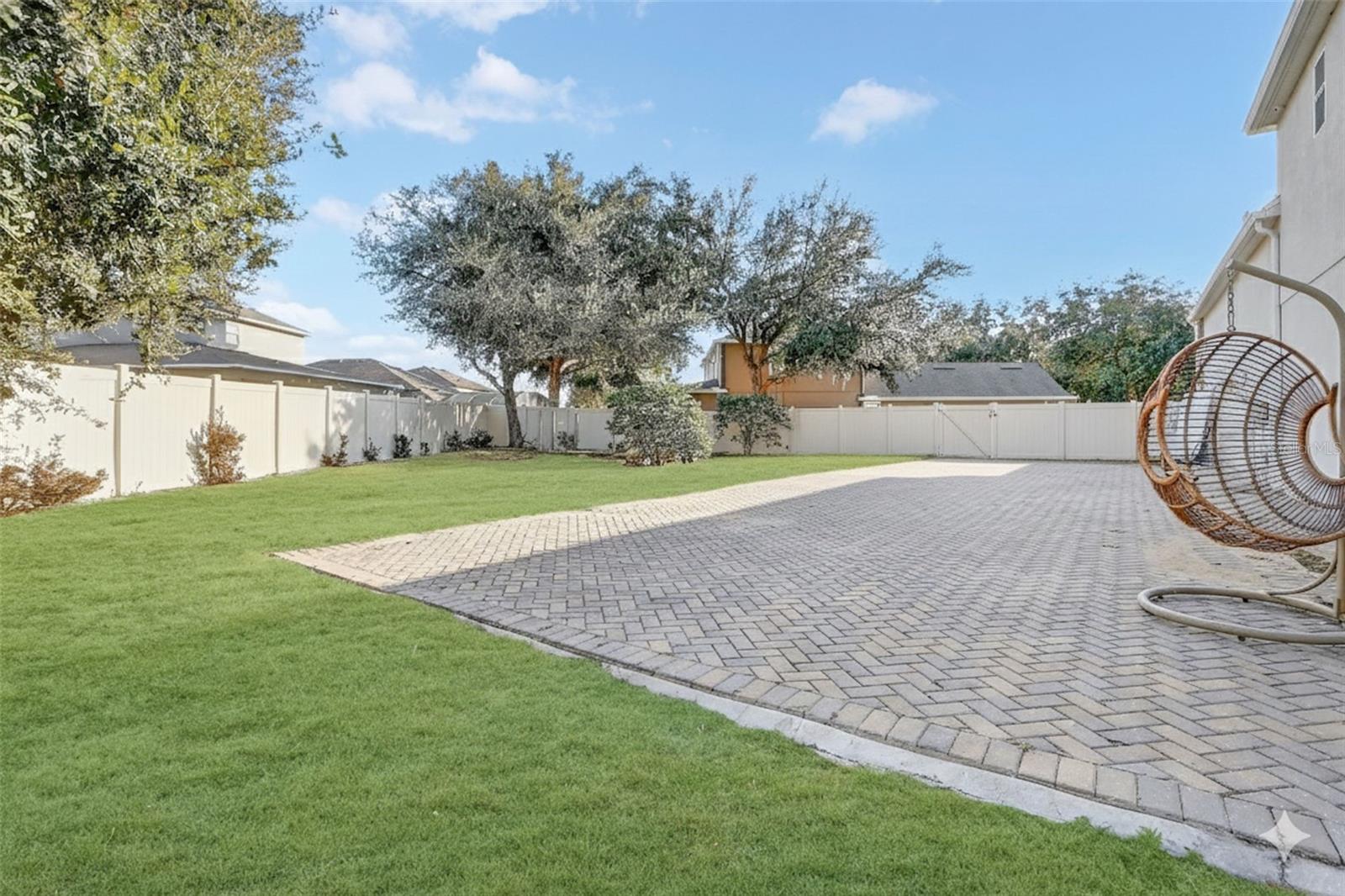 Image 14 of 32 For 695 Longford Loop