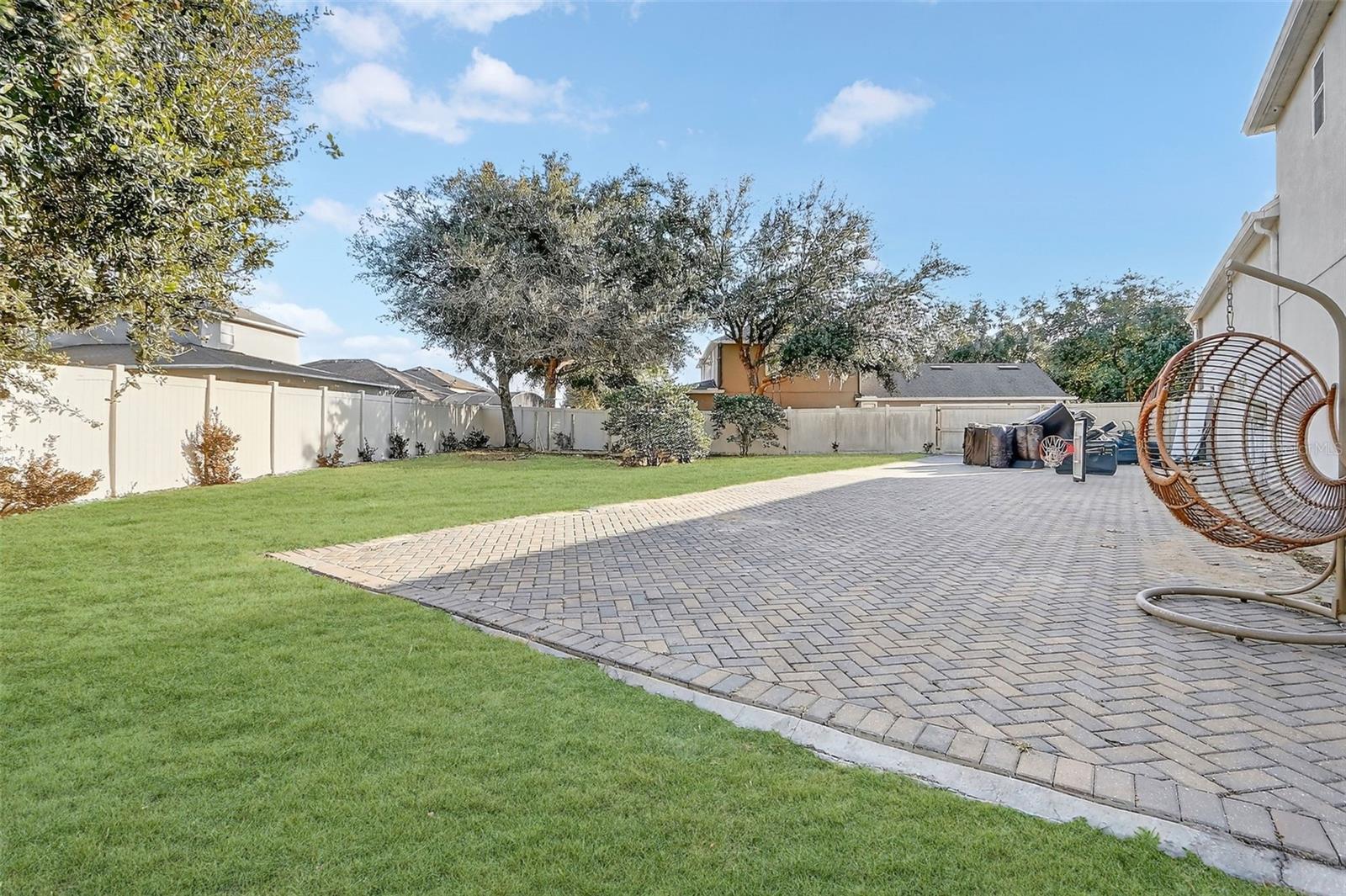 Image 15 of 32 For 695 Longford Loop