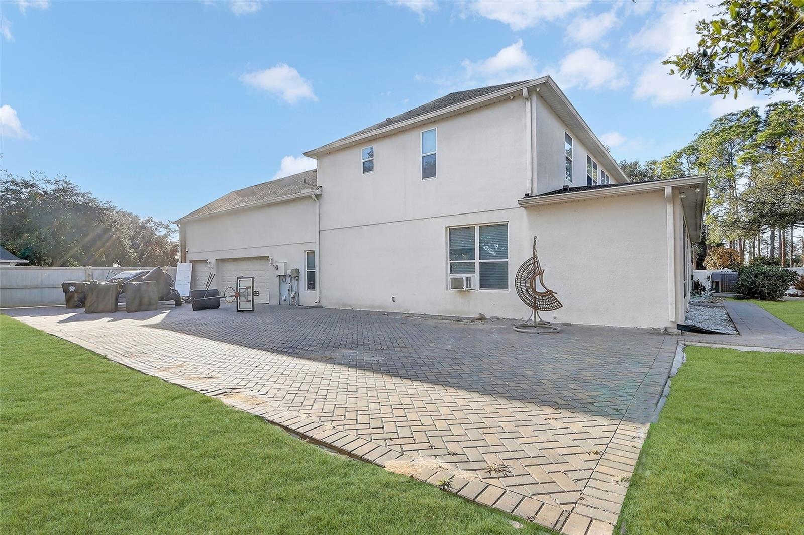 Image 16 of 32 For 695 Longford Loop