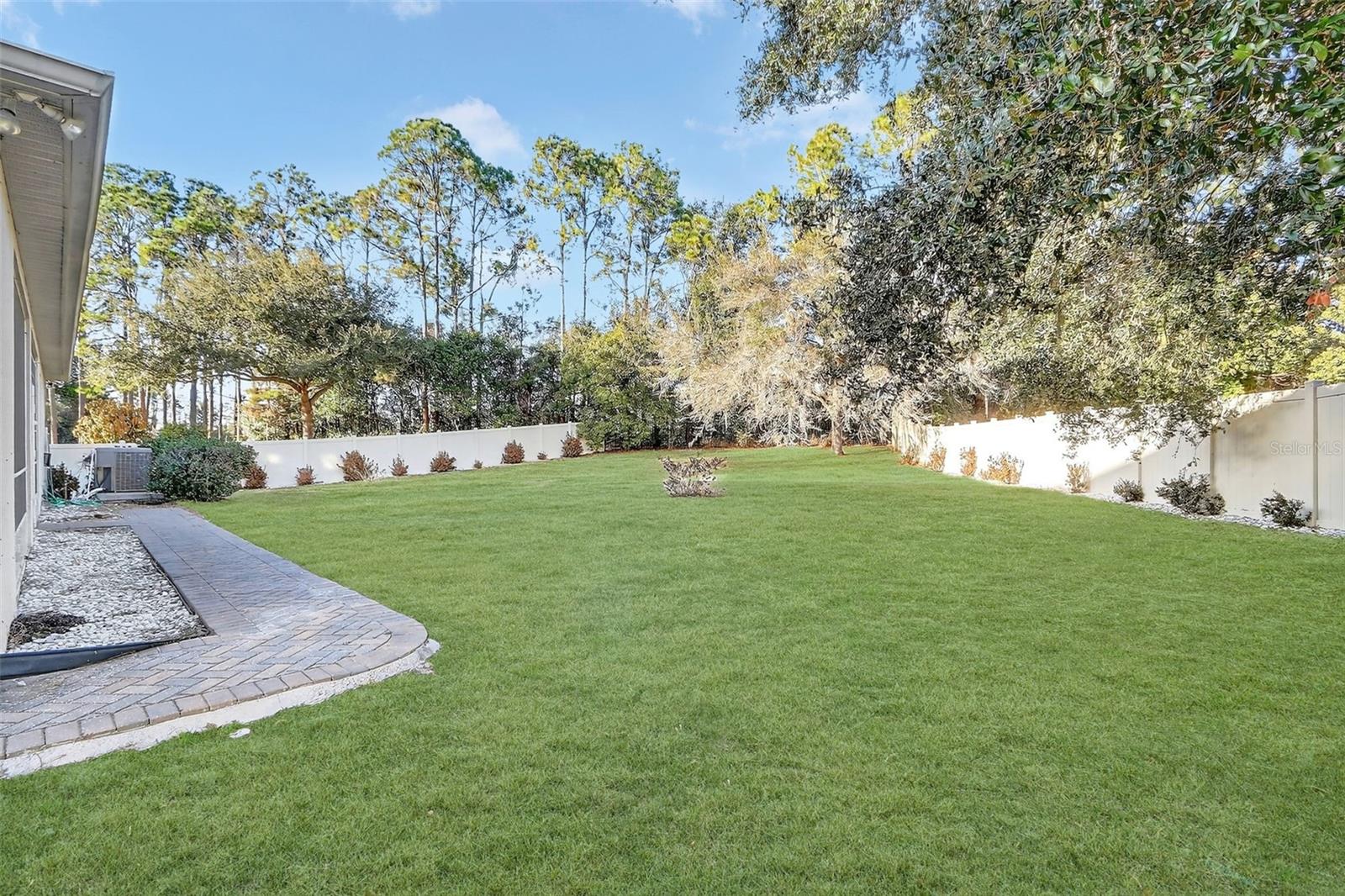 Image 17 of 32 For 695 Longford Loop