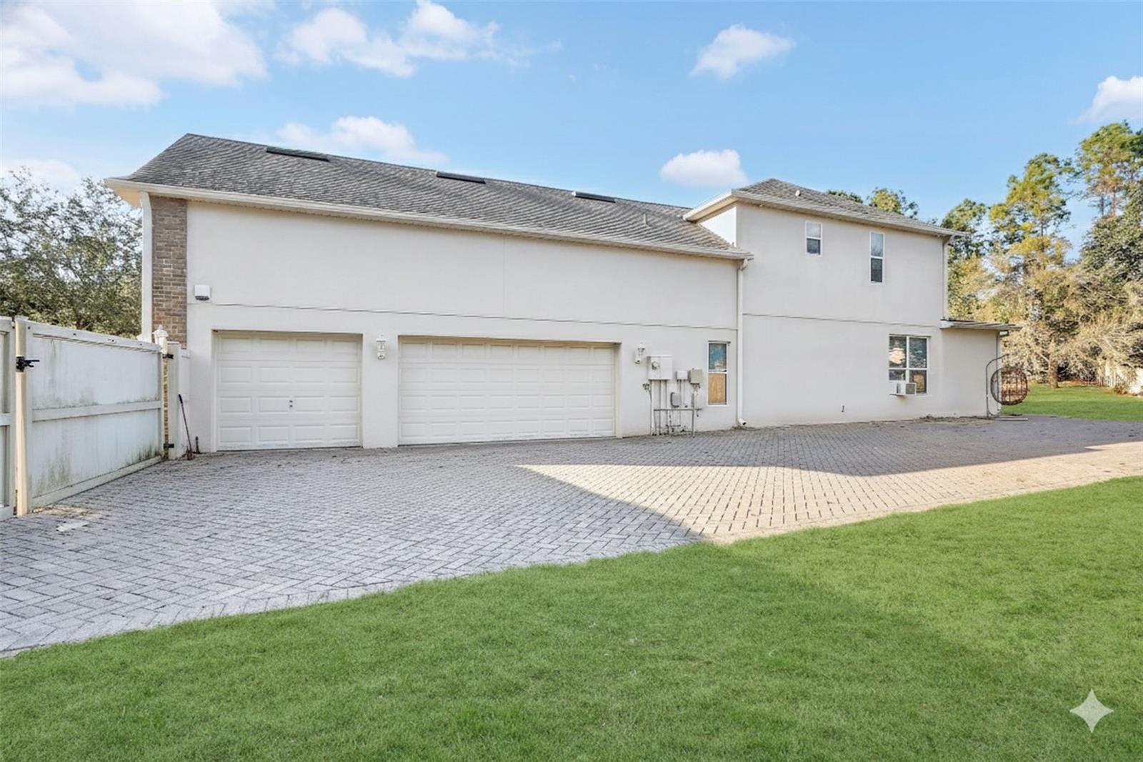 Image 2 of 32 For 695 Longford Loop