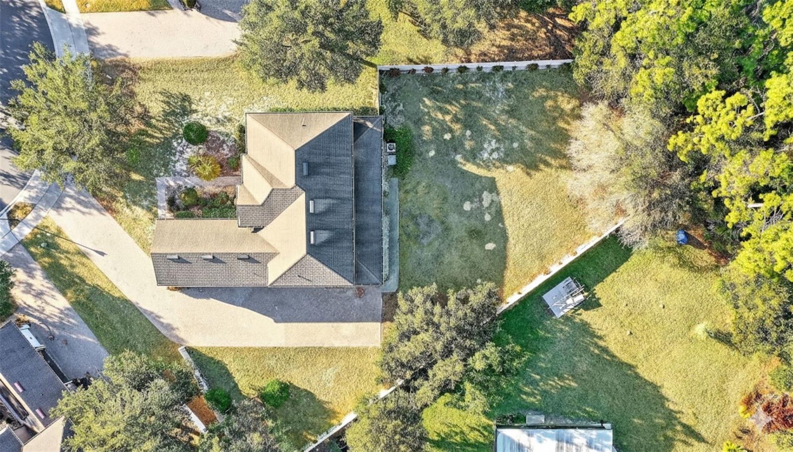 Image 23 of 32 For 695 Longford Loop