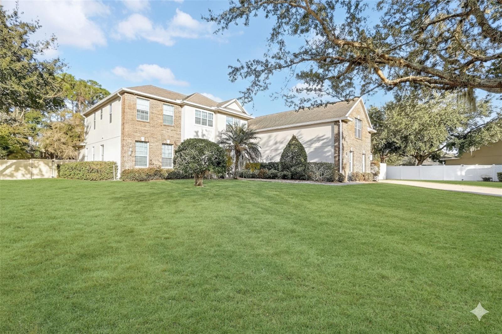 Image 3 of 32 For 695 Longford Loop