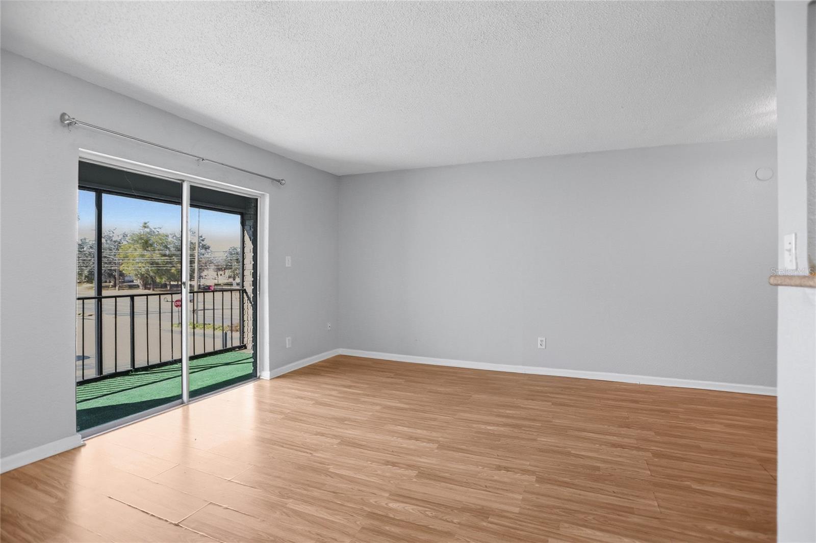 Image 15 of 23 For 302 Lewfield Circle 302