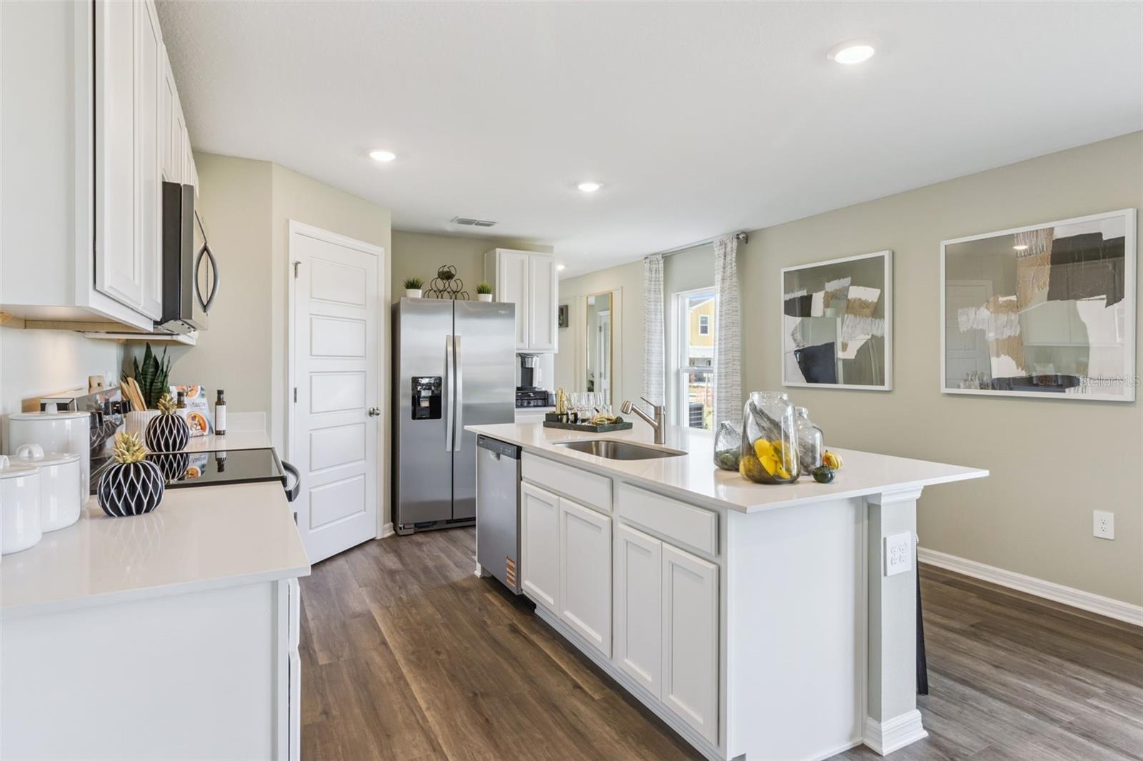 Image 4 of 31 For 4597 Barberry Avenue