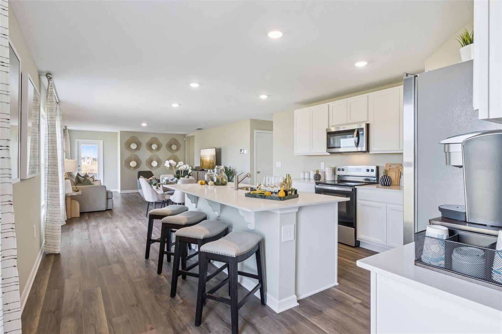 Image 7 of 31 For 4597 Barberry Avenue