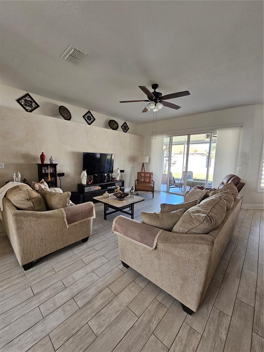 Image 15 of 39 For 2826 Middleton Circle