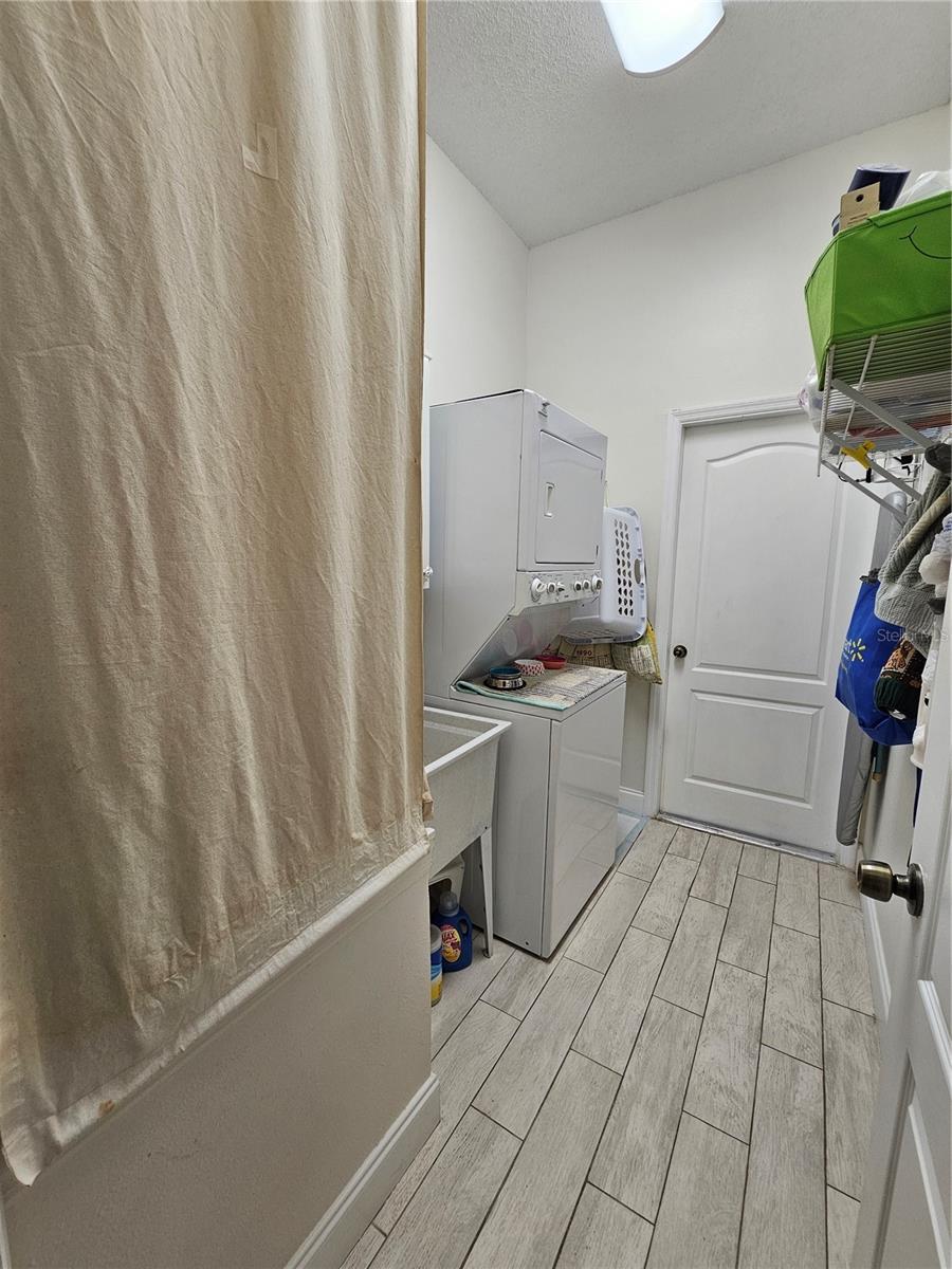 Image 16 of 39 For 2826 Middleton Circle