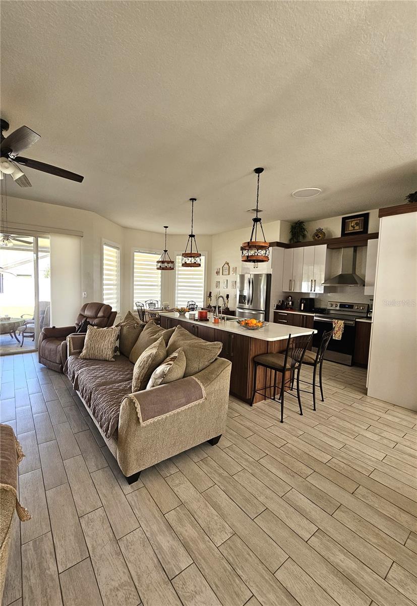 Image 8 of 39 For 2826 Middleton Circle