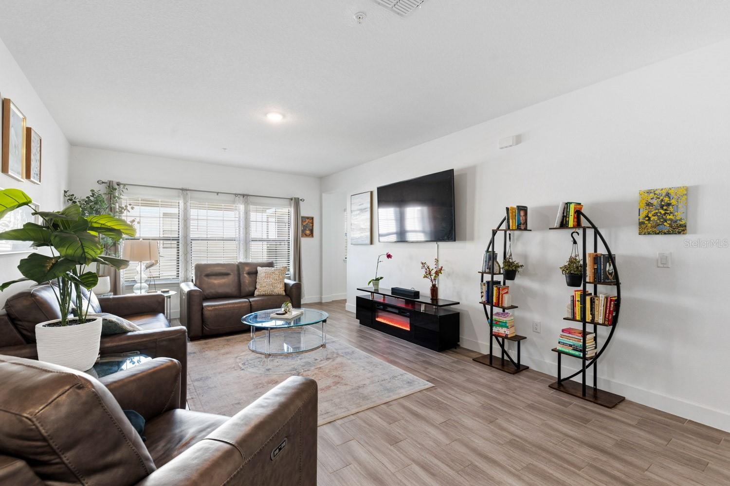 Image 16 of 41 For 461 Diamond Dove Cove