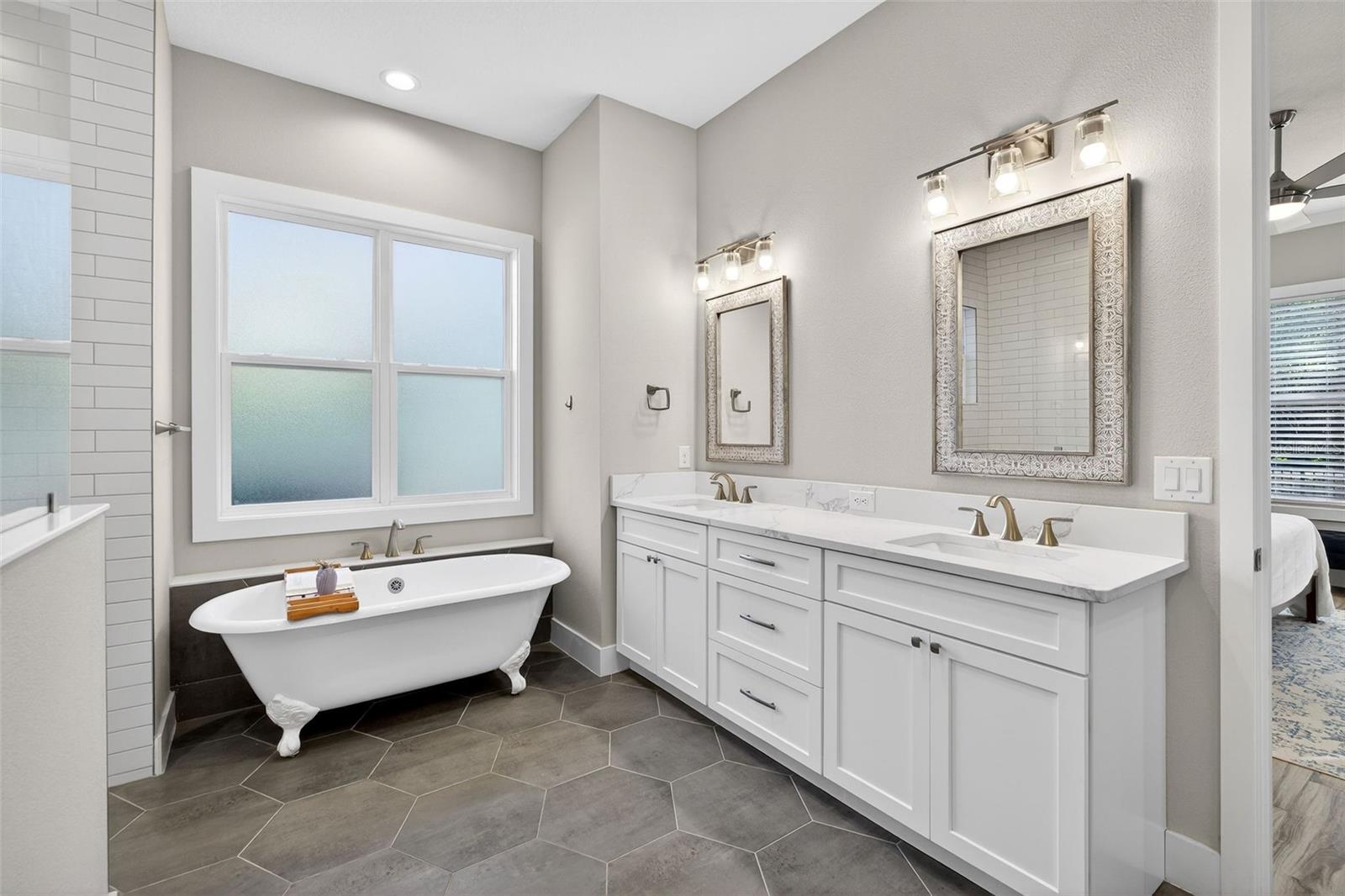 Image 13 of 47 For 520 Fitzwalter Drive