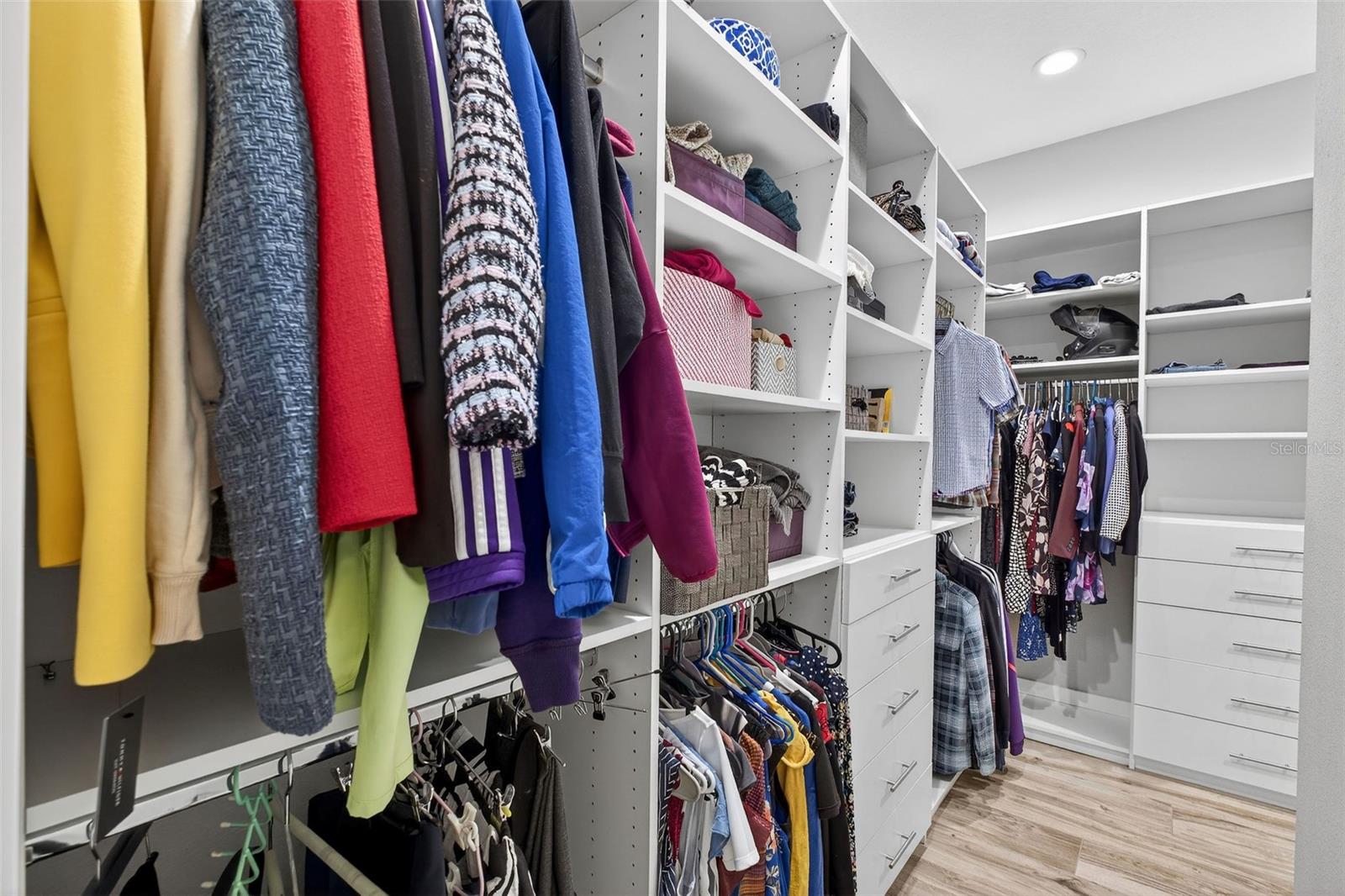 Image 17 of 47 For 520 Fitzwalter Drive