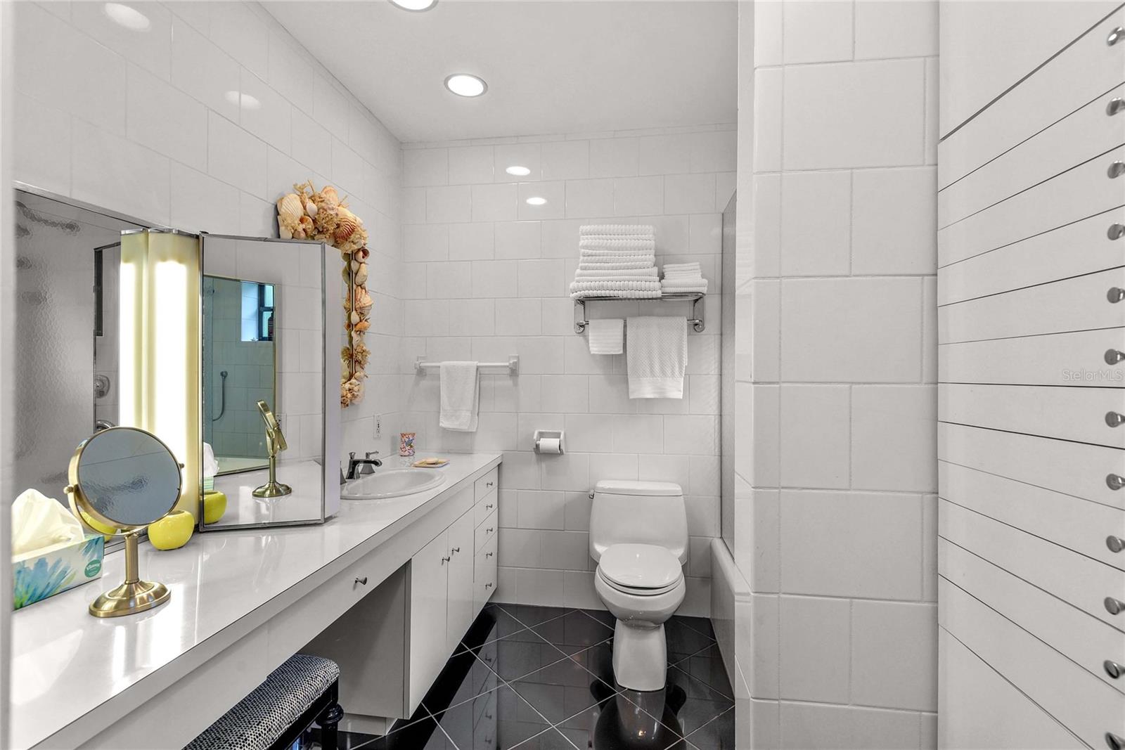 Image 25 of 45 For 2035 Lake Sue Drive