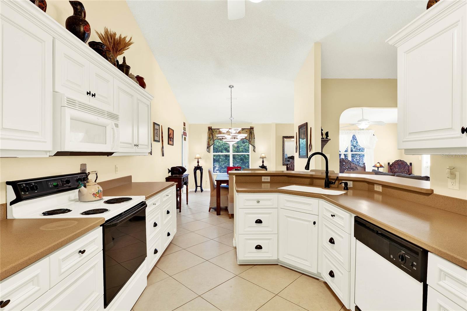 Image 4 of 37 For 4721 Tara View Road