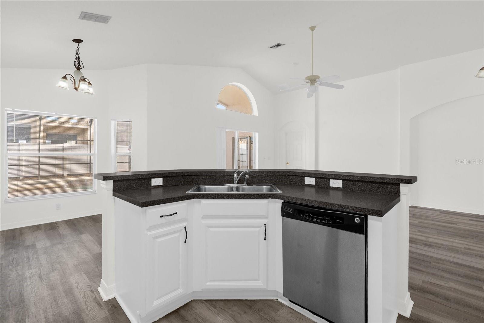 Image 12 of 29 For 726 Kildrummy Drive