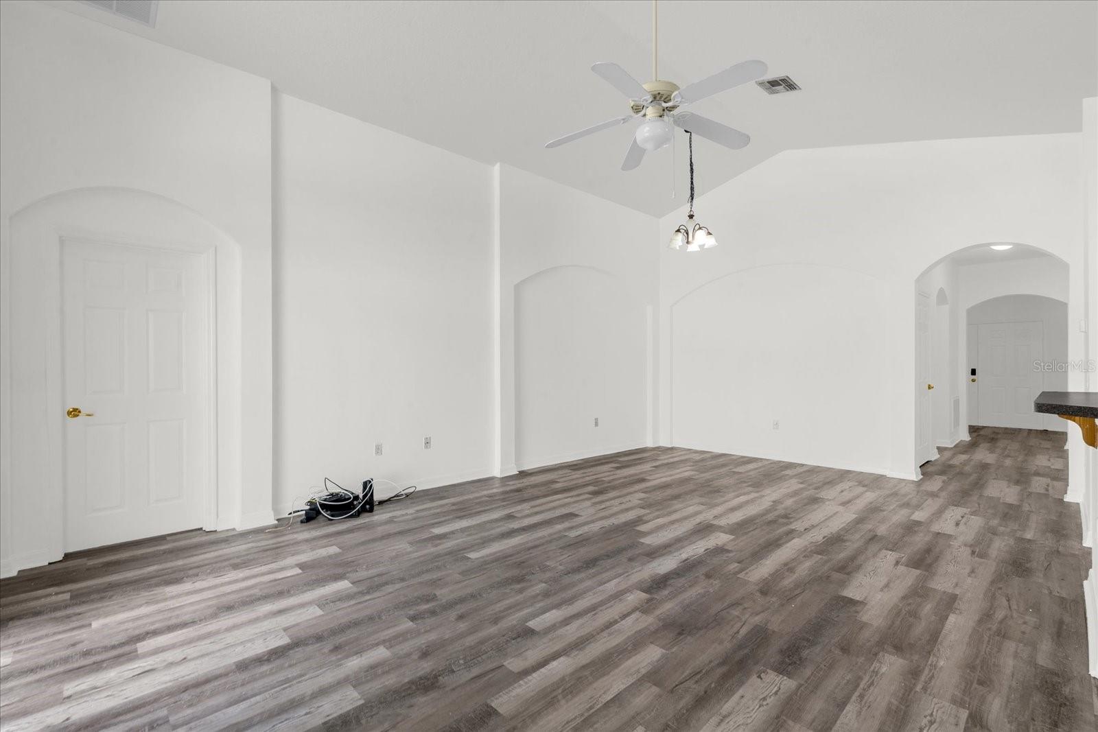 Image 13 of 29 For 726 Kildrummy Drive