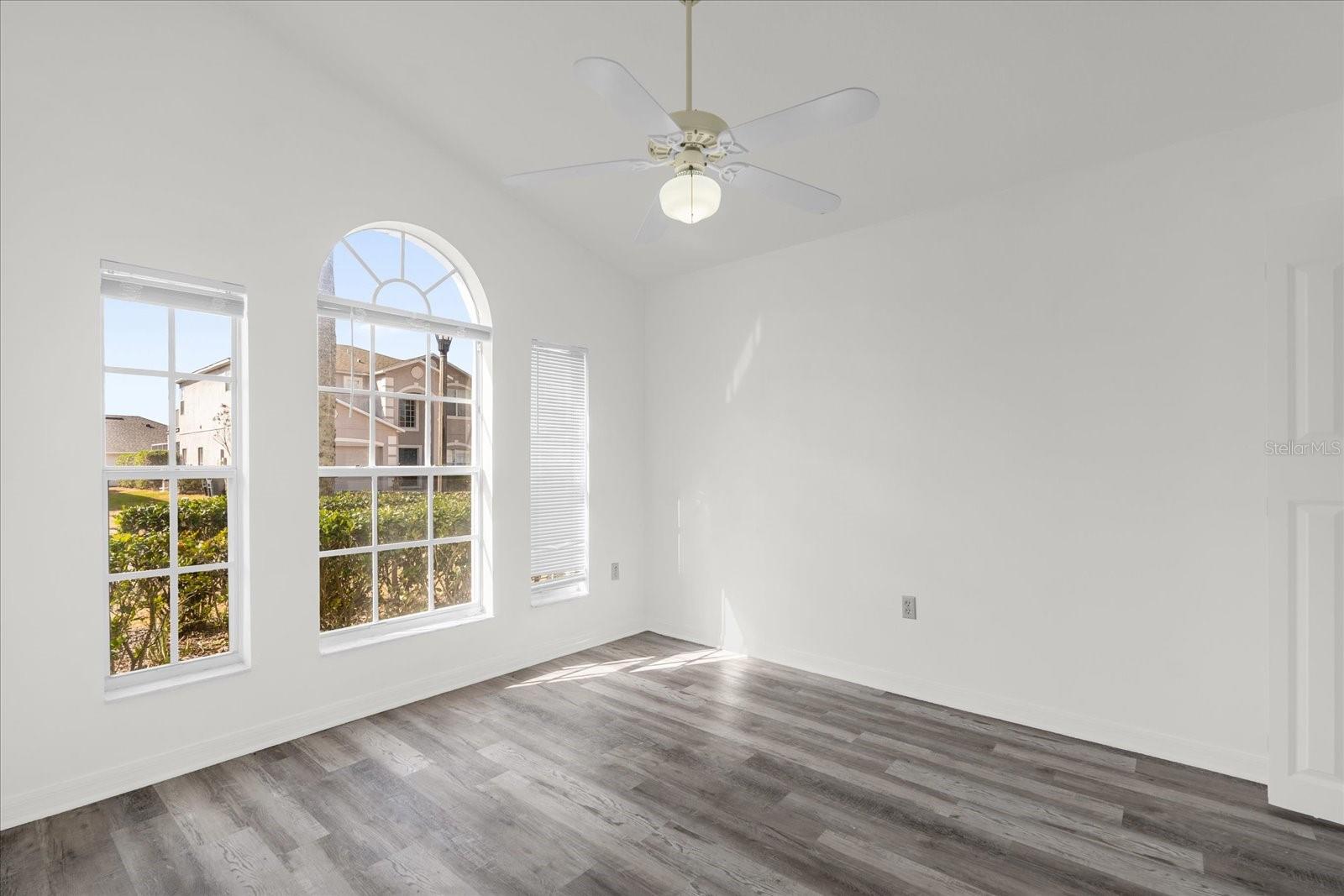 Image 14 of 29 For 726 Kildrummy Drive