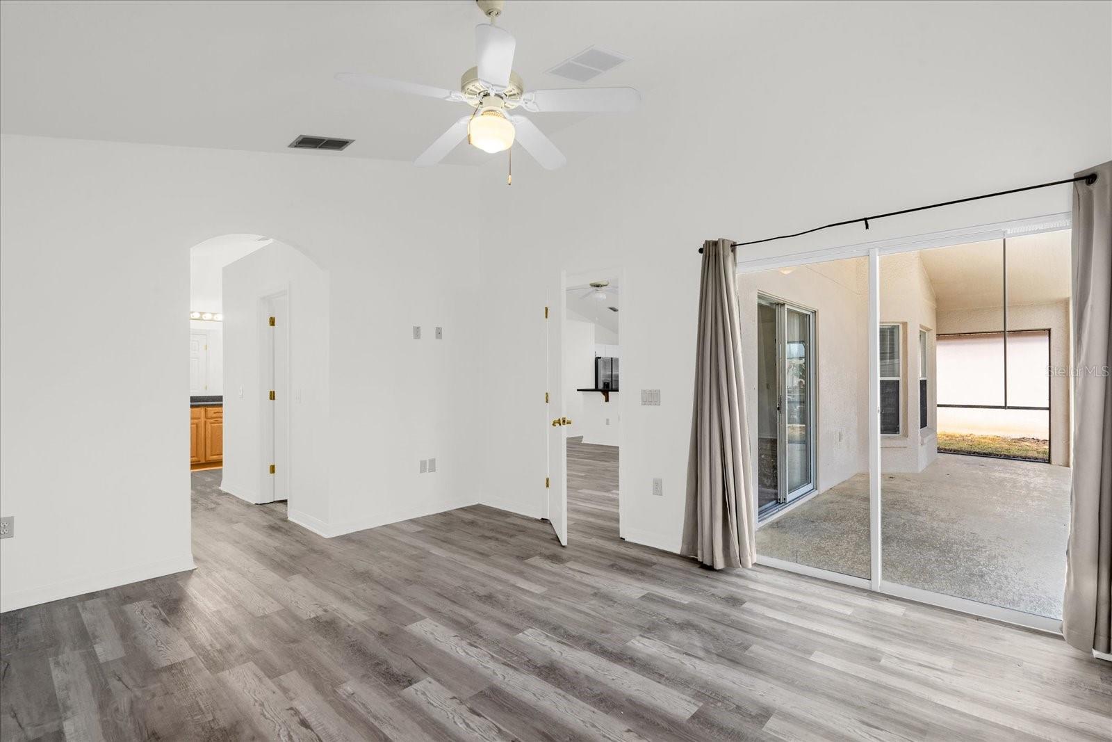 Image 4 of 29 For 726 Kildrummy Drive