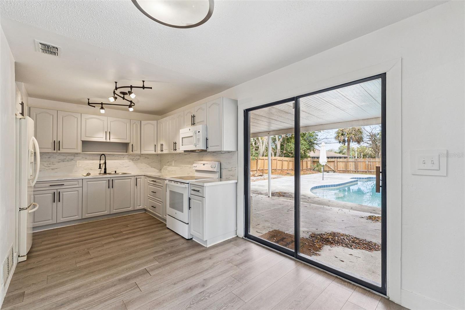 Image 12 of 34 For 1953 Linda Avenue