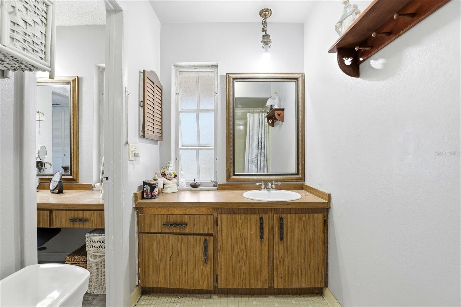 Image 18 of 46 For 623 Green Meadow Avenue