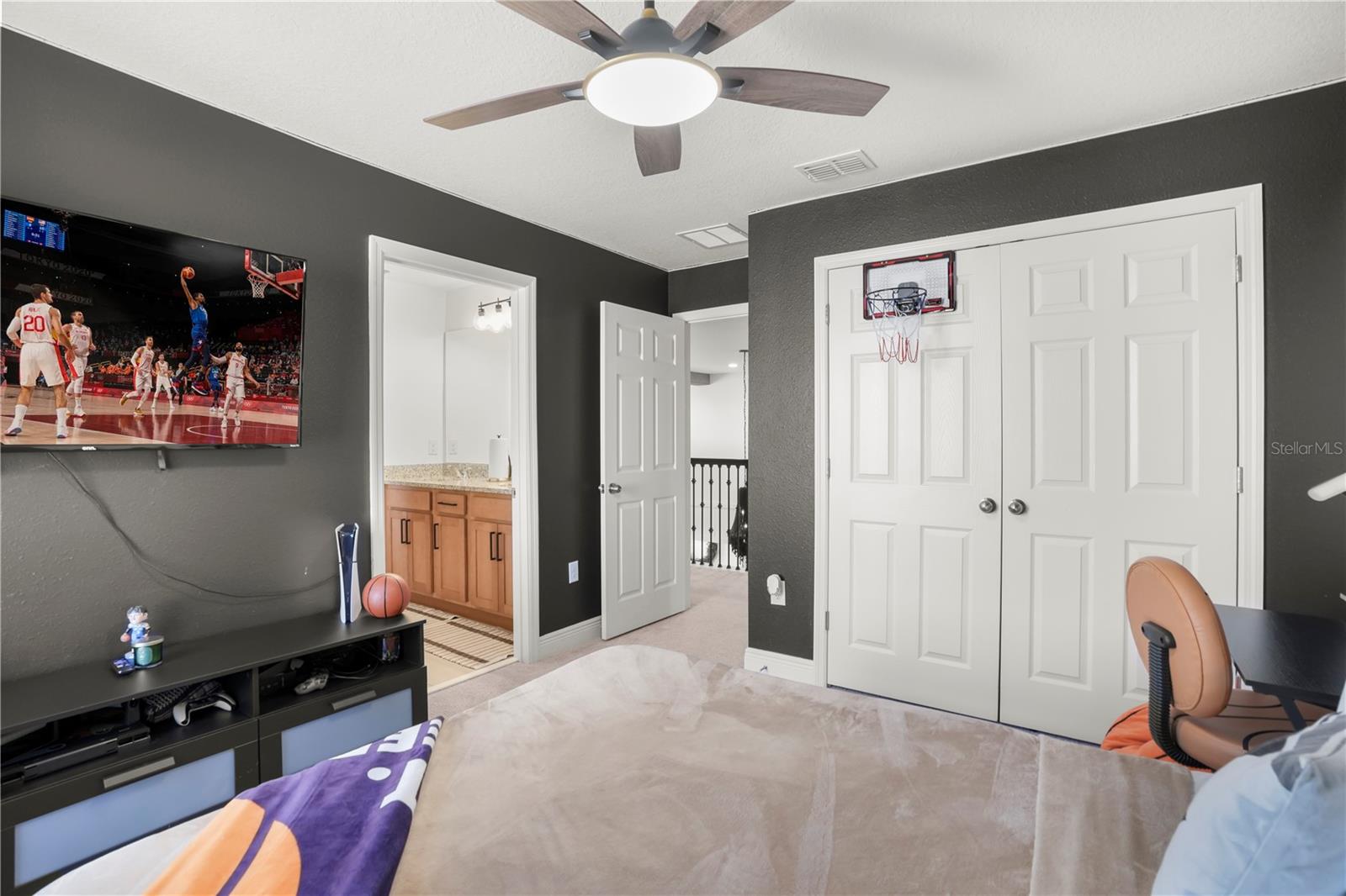 Image 21 of 37 For 6076 Sierra Crown Street