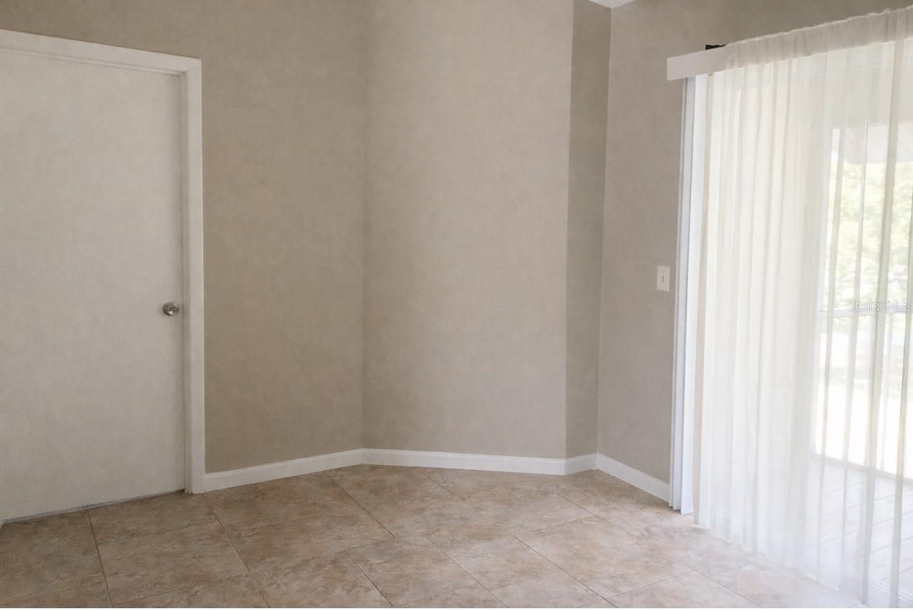 Image 5 of 10 For 168 Reserve Circle 200