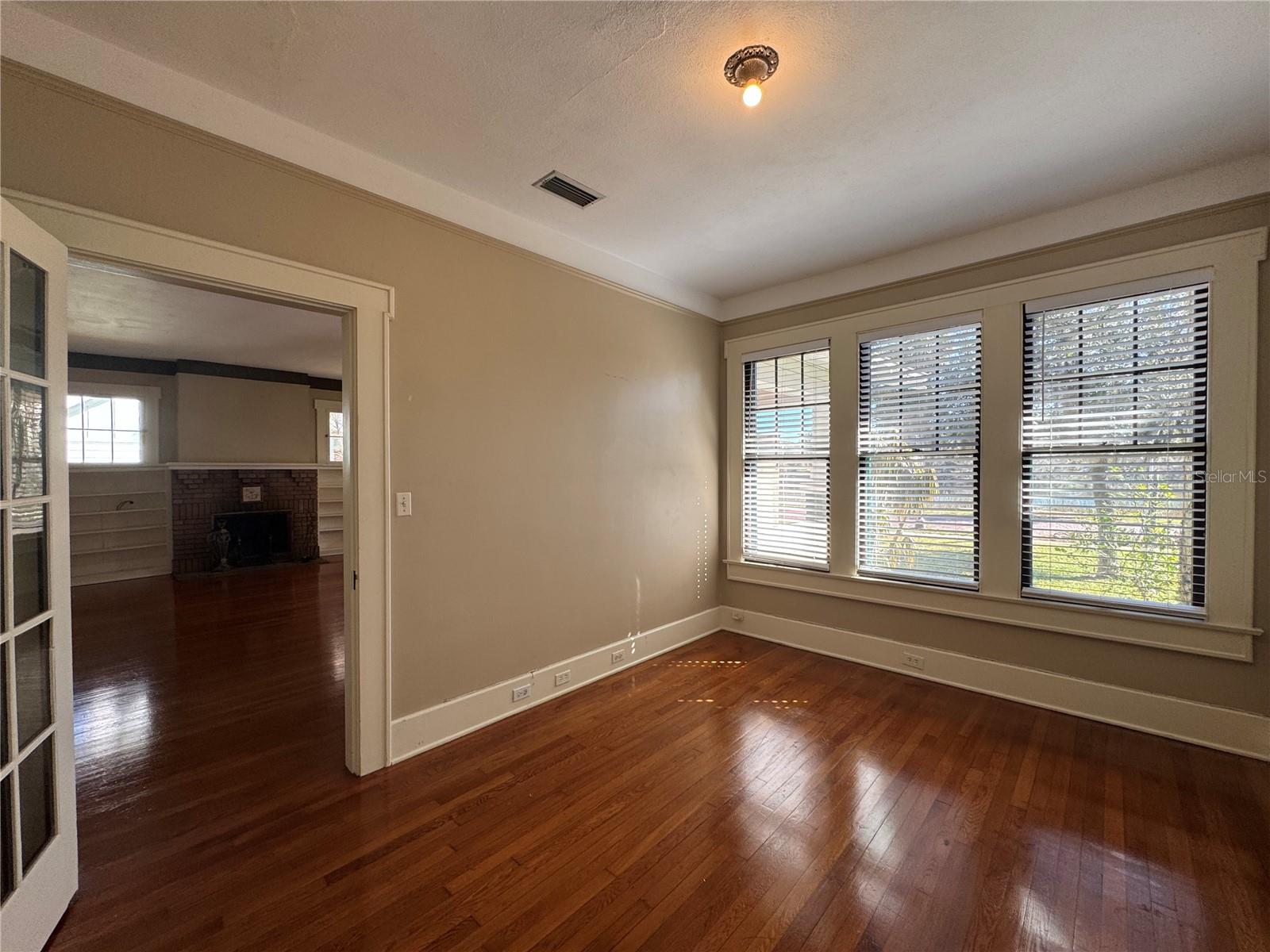 Image 10 of 47 For 120 Thornton Avenue